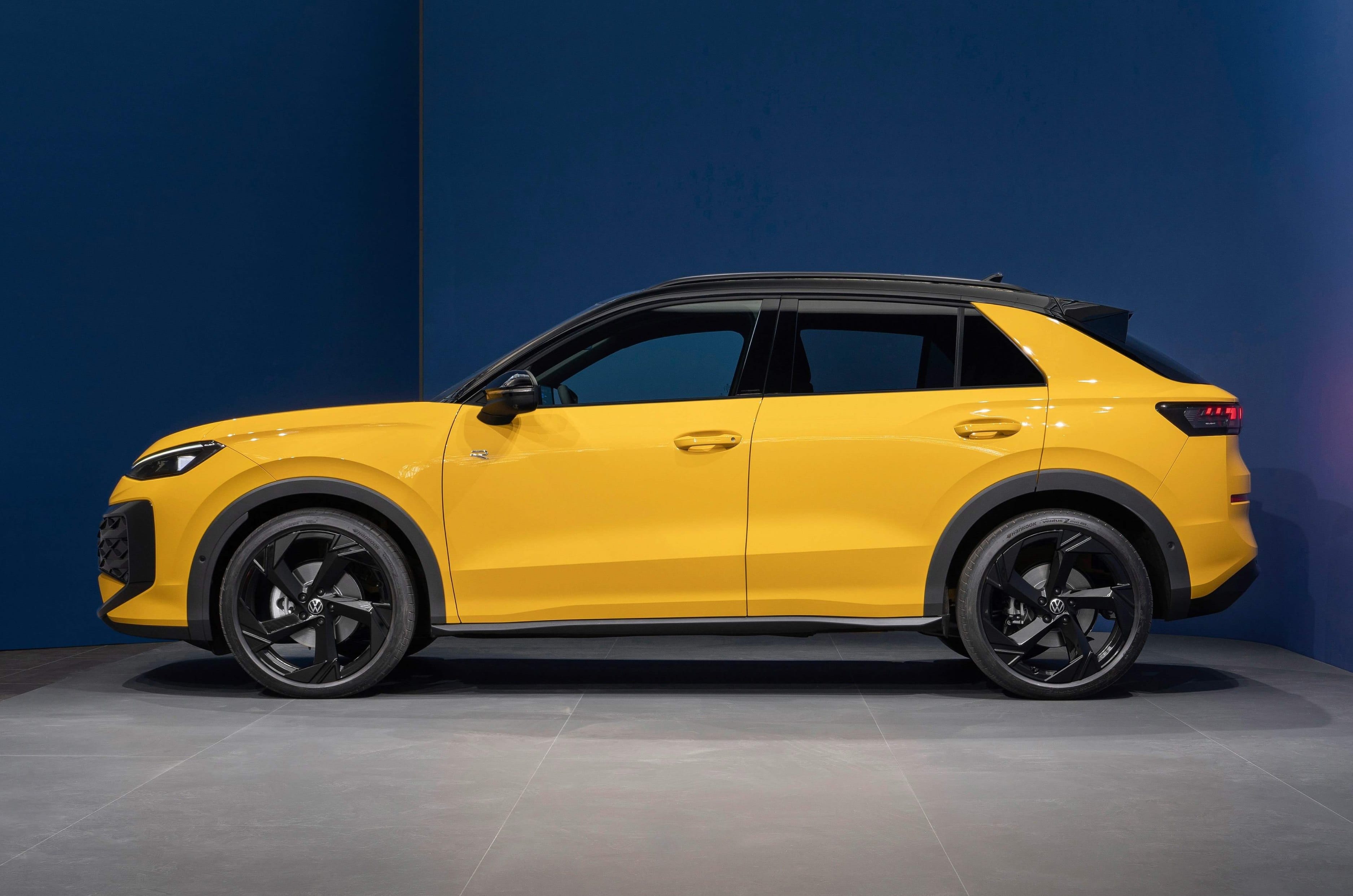 2025 Volkswagen T-Roc side profile 